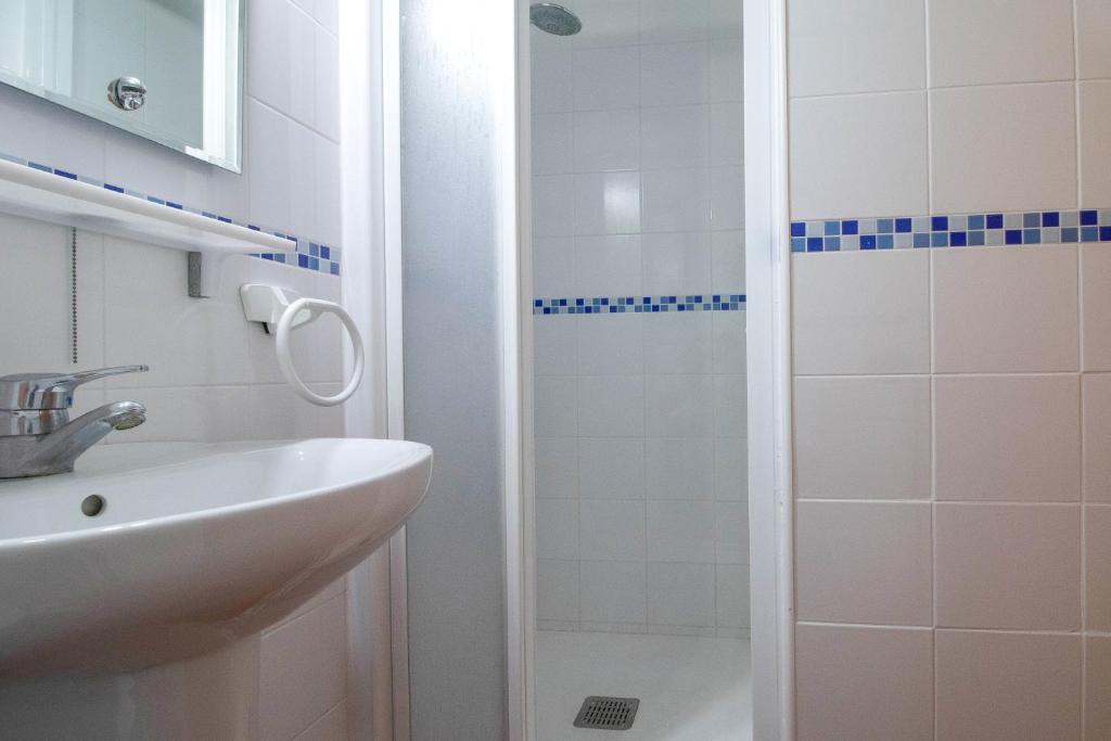 Stunning sea views apartment, pool, 5 min walk to beach, Winner of 2025 Travellers Choice award