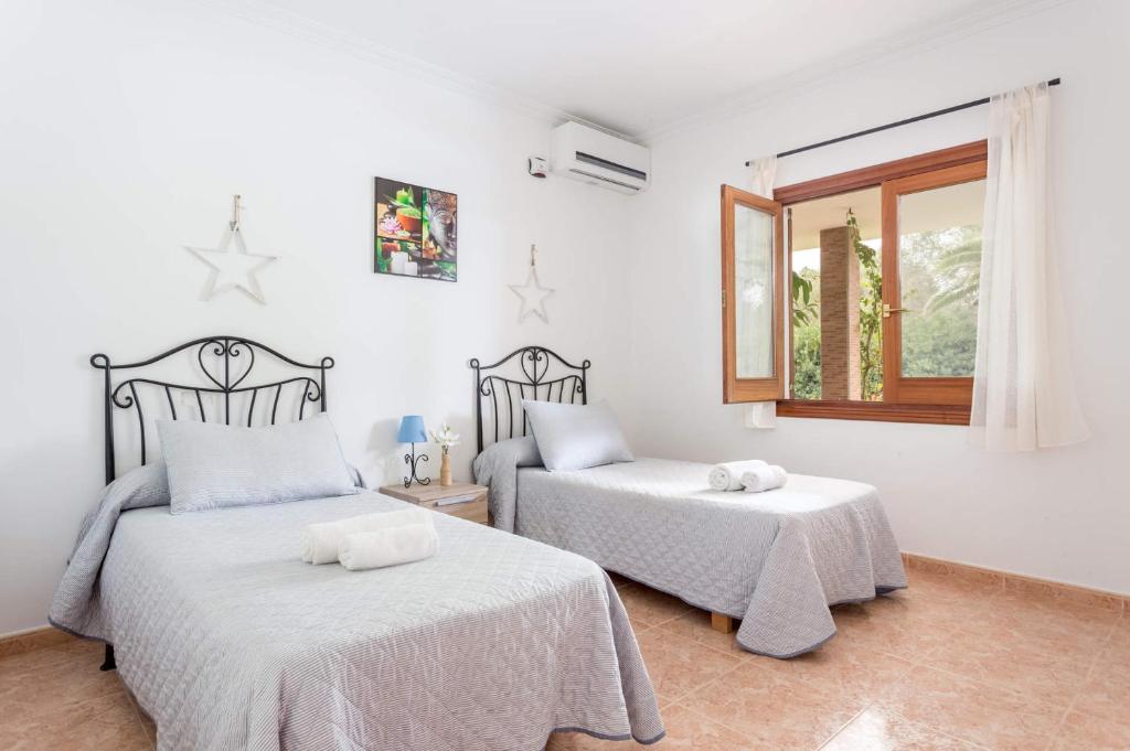 Villa Son Tretze by Villa Plus