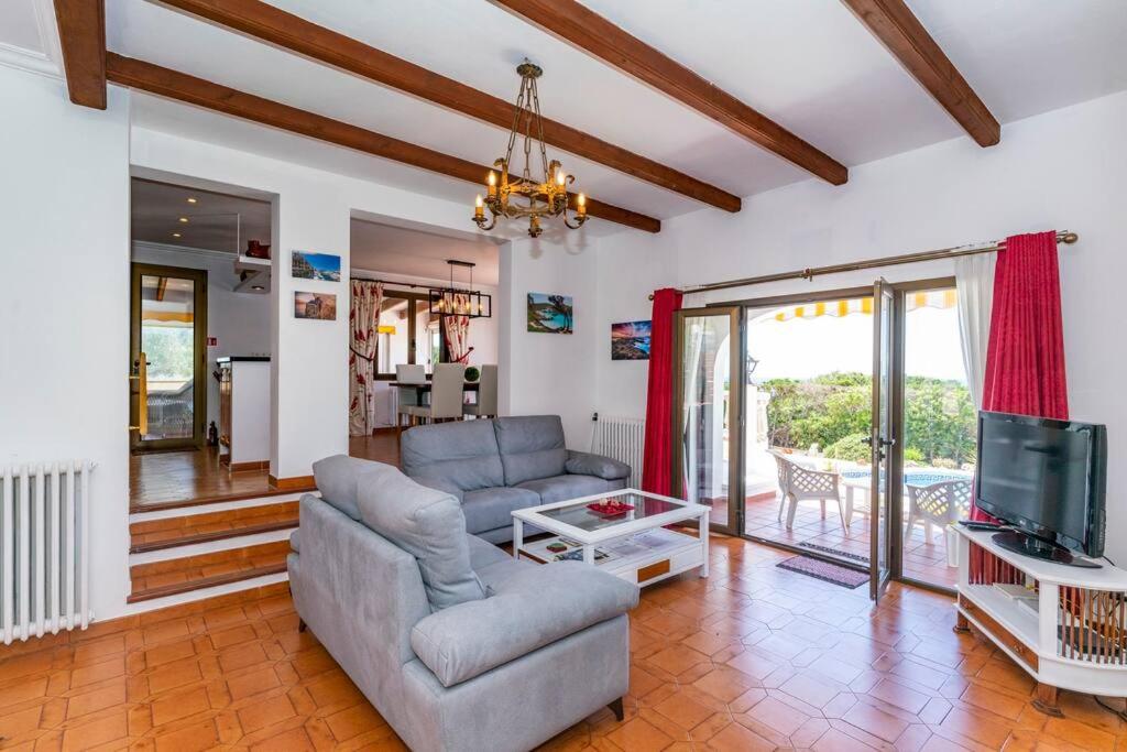 Casa Honiol, private and spacious villa with sea views