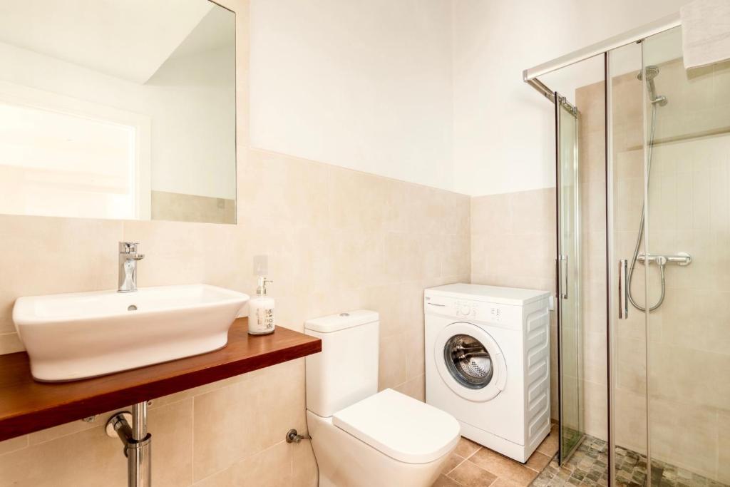 Seafront Villa Bellavista with heated pool by DadoVillas Seafront Villa Bellavista with heated pool by DadoVillas