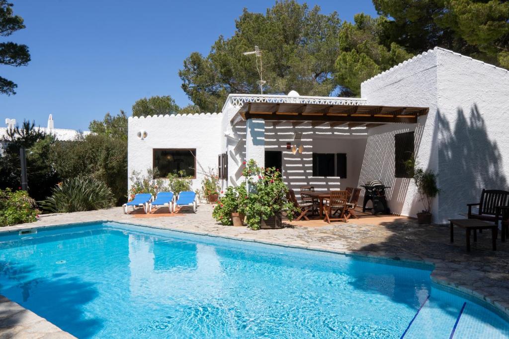 Villa en Cala Morell con piscina privada en el bosque Villa en Cala Morell con piscina privada en el bosque