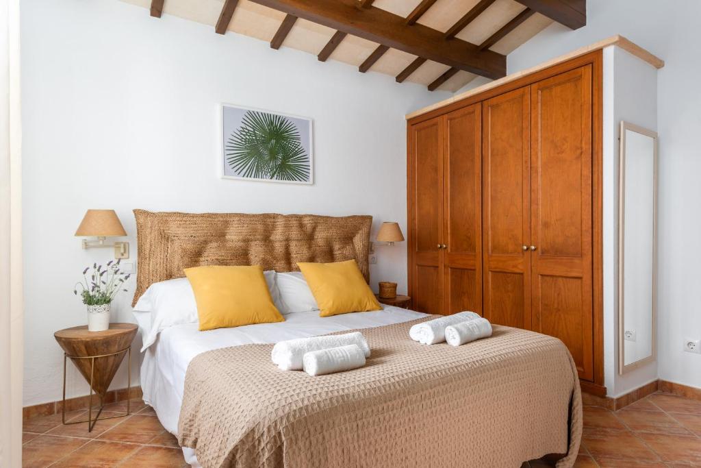 Villa Menorca Fucsia by Mauter Villas
