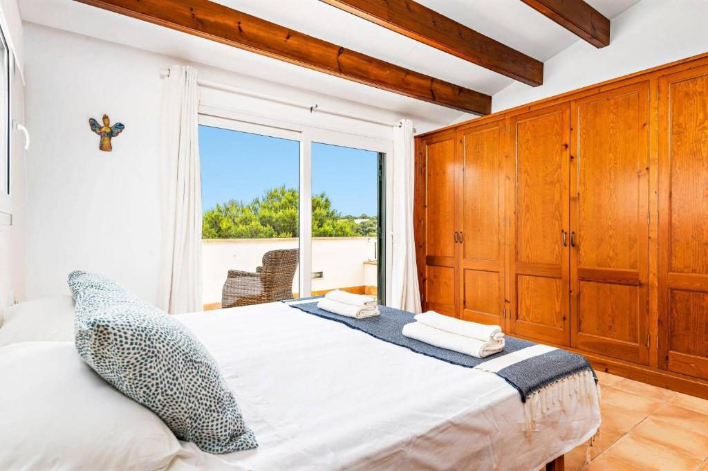 Villa Anchorage by Villa Plus