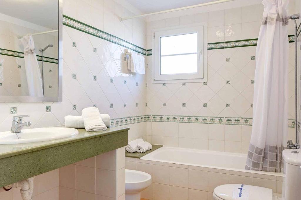 Luxury Villa in Binibeca with Jacuzzi Luxury Villa in Binibeca with Jacuzzi