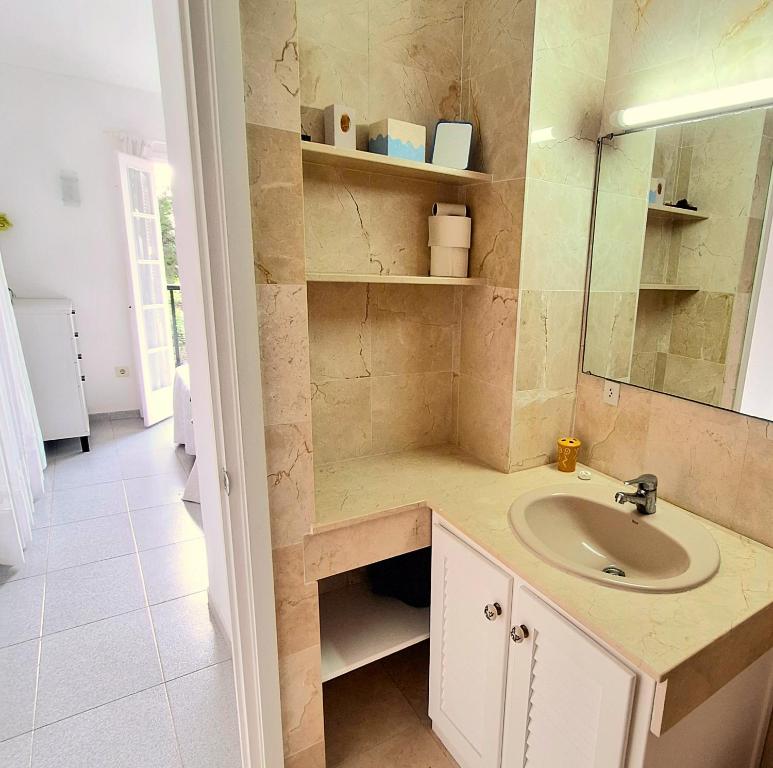 Apartamento al lado de la playa en Xoriguer-Ciutadella con piscina Apartamento al lado de la playa en Xoriguer-Ciutadella con piscina