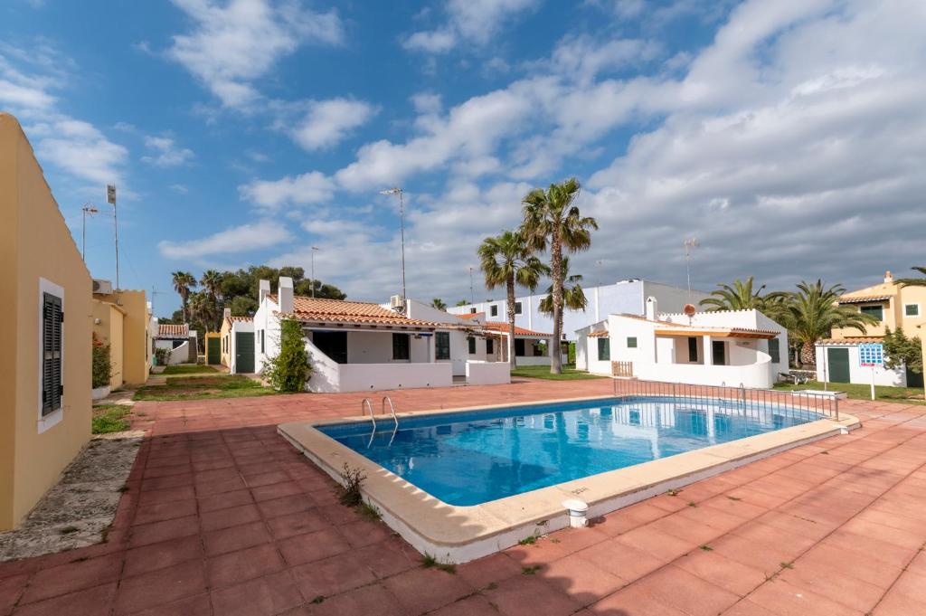 Apartamento con piscina y playa Apartamento con piscina y playa